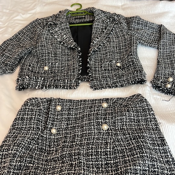 Matching Tweed Set ( worn once ) - Picture 3 of 10